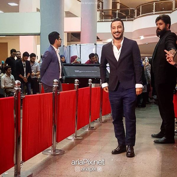 نوید محمد زاده در جشن حافظ 96